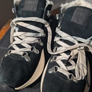 Sorel Women's Out 'N About III Conquest waterproof boots. Size 7.5 Women